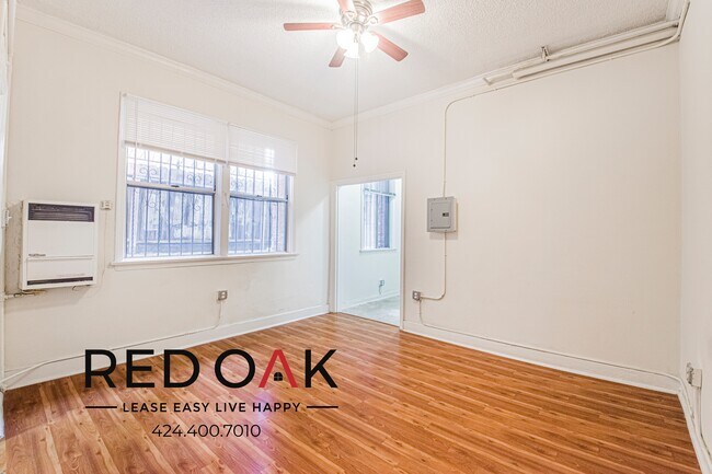 Building Photo - 425–427 S. Grand View St-7408