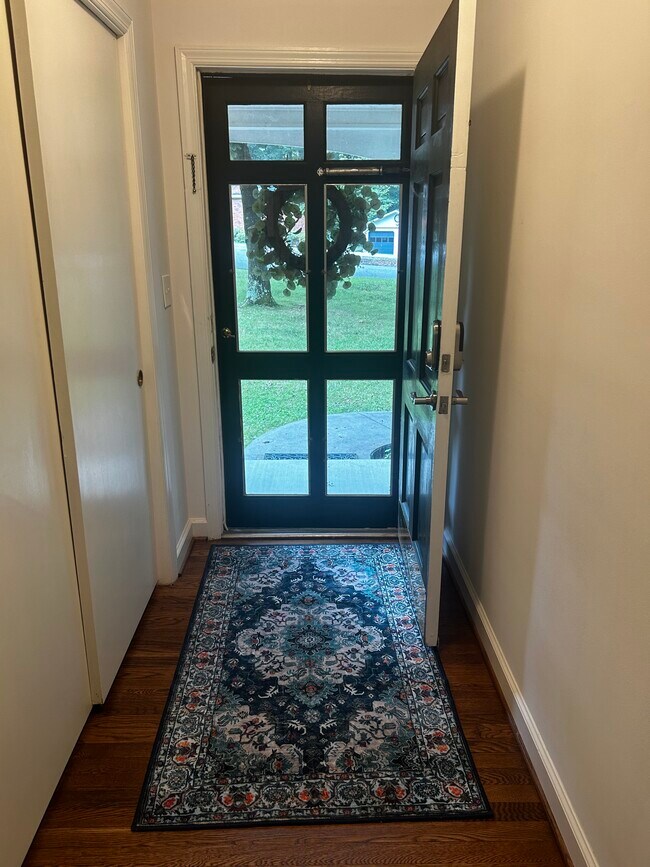 Foto del edificio - 1131 Cypress Cir