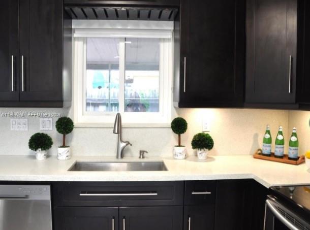 Building Photo - 2401 SW 31st Ave