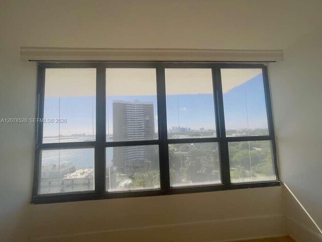 Foto del edificio - 780 NE 69th St