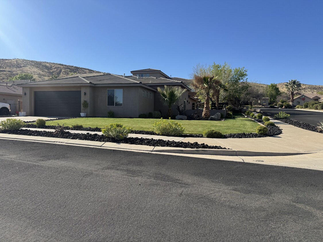Foto principal - 3641 Desert Hls Dr