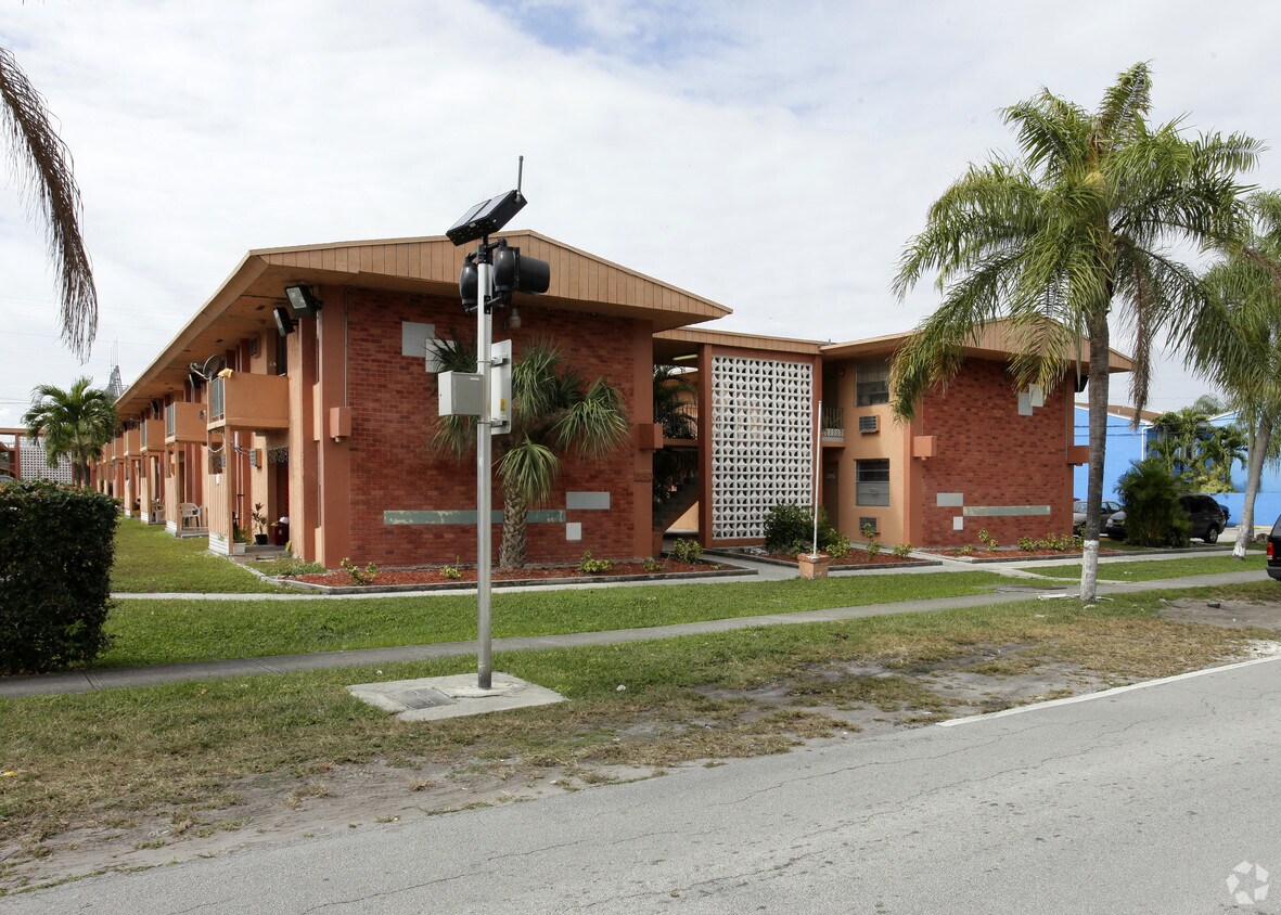Foto del edificio - 6850 W 14th Ct