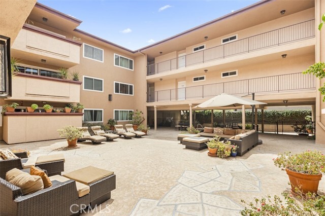 Building Photo - 1121 N Olive Dr