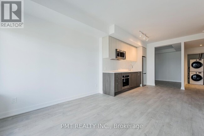 Building Photo - 1928 Lake Shore Blvd W