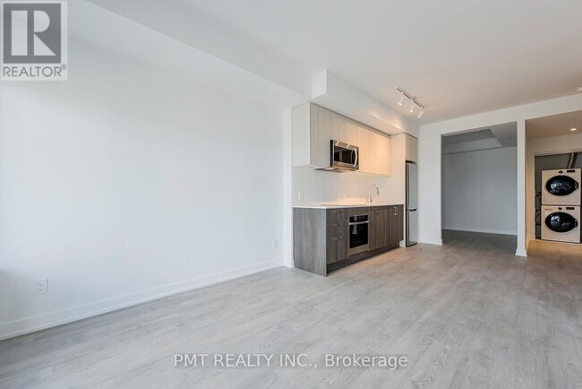 Photo du bâtiment - 1928 Lake Shore Blvd W