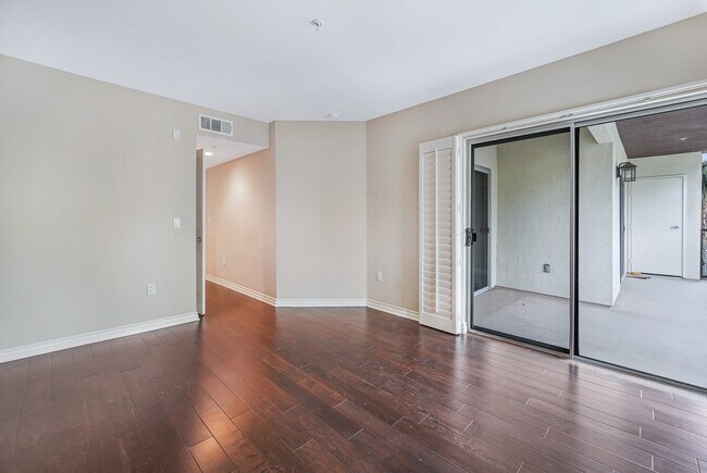 Main Bedroom - 7100 Alvern St