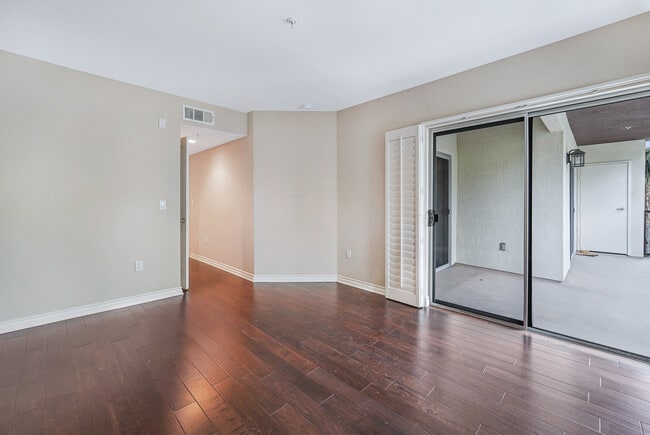Main Bedroom - 7100 Alvern St