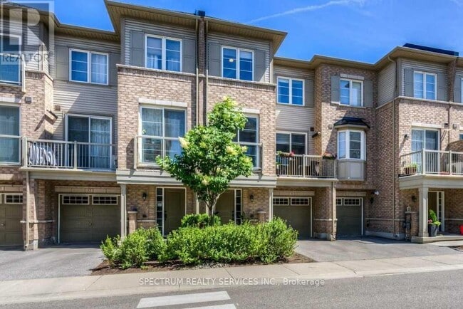 Building Photo - 165-165 Hampshire Way