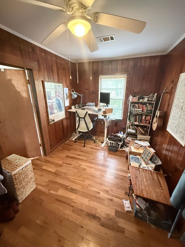 Building Photo - Two Bedroom Normaltown Home