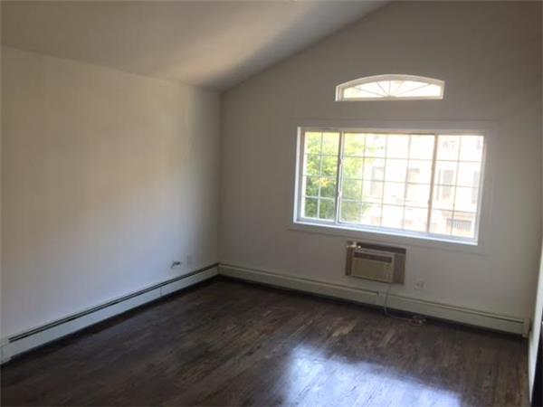 Building Photo - 760 Macdonough St