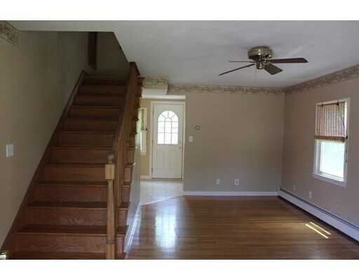Building Photo - 27 Pleasant St