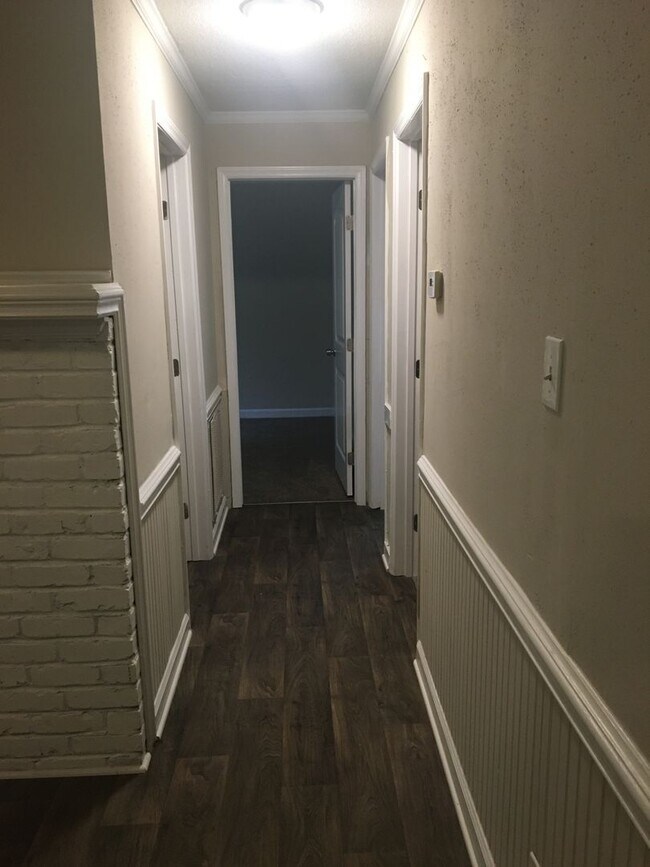 Foto del edificio - 2420 Rogers Ave