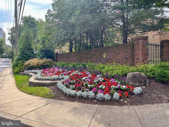 Foto del edificio - 11401 Commonwealth Dr