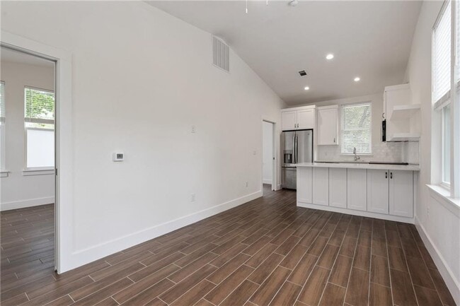 Building Photo - 4416 Rosedale Ave