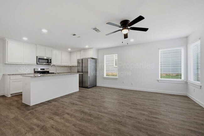 Foto del edificio - 227 W Bond St