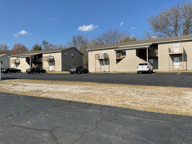 Foto del edificio - Nice 2BR/1BA Apartment near MSSU Campus in Joplin, MO. upstairs unit!!!