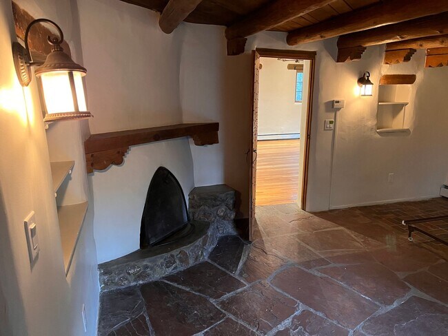 Building Photo - 601 Camino Rancheros