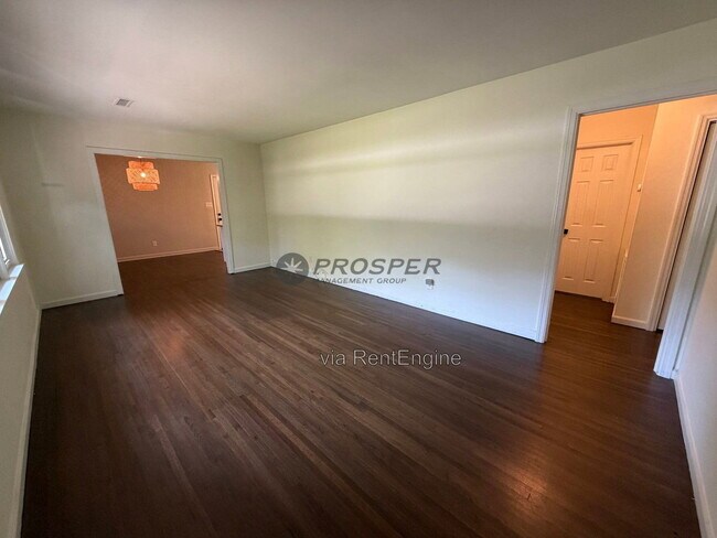 Foto del edificio - 1439 Village Rd