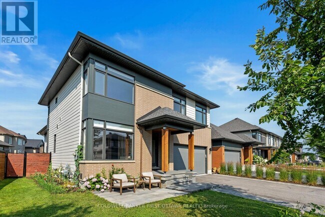 Building Photo - 375 Serenade Cres