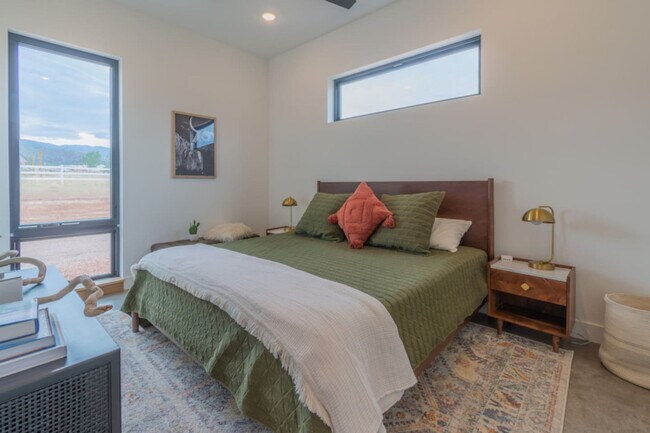 Building Photo - 2387 2500 S