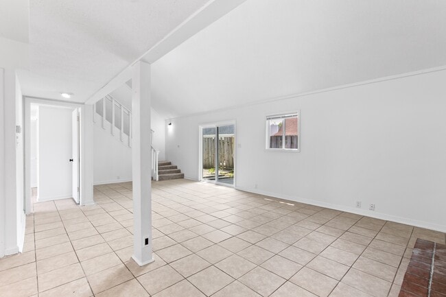 Building Photo - 220 W Saltwood Pl