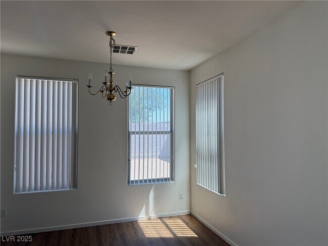 Foto del edificio - 2520 Living Rock Ave