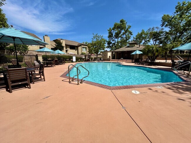 Foto del edificio - Beautiful 3 Bedroom 2.5 Bath Condo!