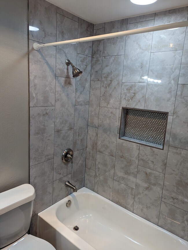 Foto del edificio - 1939 Budding Blvd