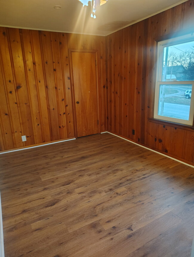 Building Photo - 1120 Metropolis St