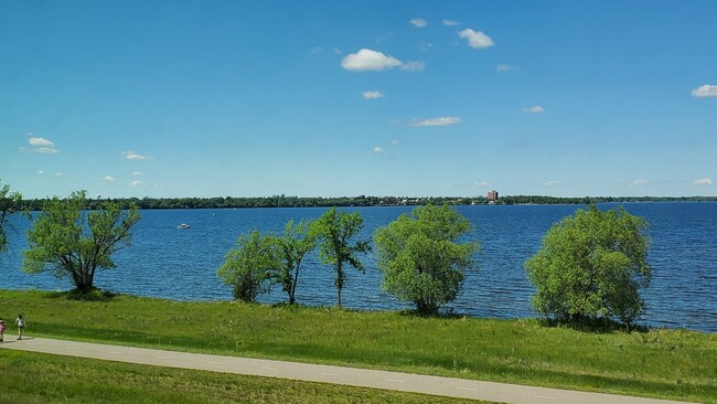 Foto del edificio - 204 Lake Shore Dr NE