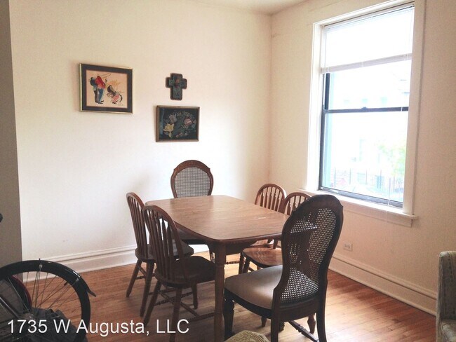 Foto del edificio - 1735 W Augusta Blvd