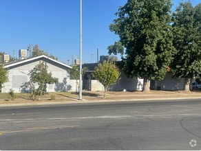 Building Photo - 927 S Thorne Ave