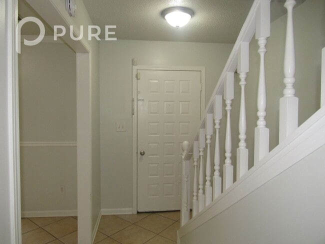 Building Photo - 1 Month Free with 13 Month Lease! 6248 Cre...