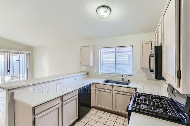 Foto del edificio - 8137 Calvin Crest Ave