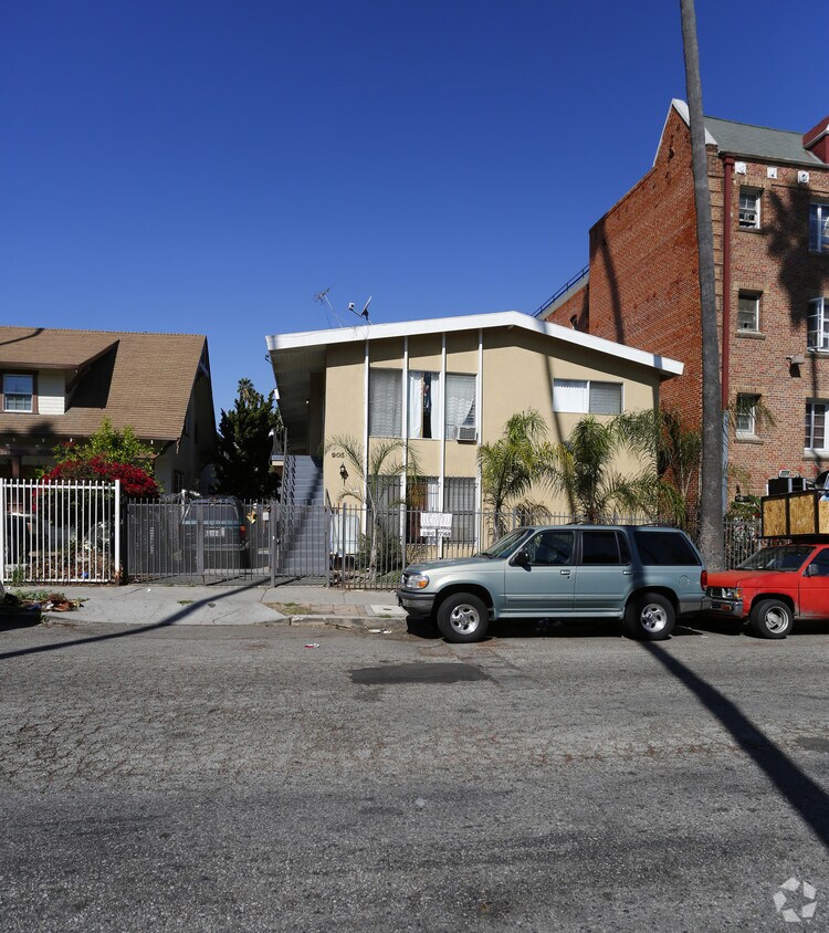 Building Photo - 905 S Fedora St