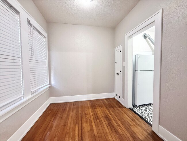 Foto del edificio - 1126 Berthea St
