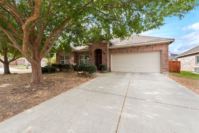 Foto del edificio - 3 bedroom home over 2100 sqft!  Little Elm ISD
