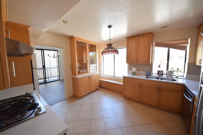 Foto del edificio - ***Amazing 2 Bed 2.5 Bath Westwood Condo U...