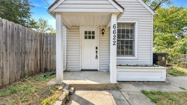 Foto del edificio - 6622 Crest Ave