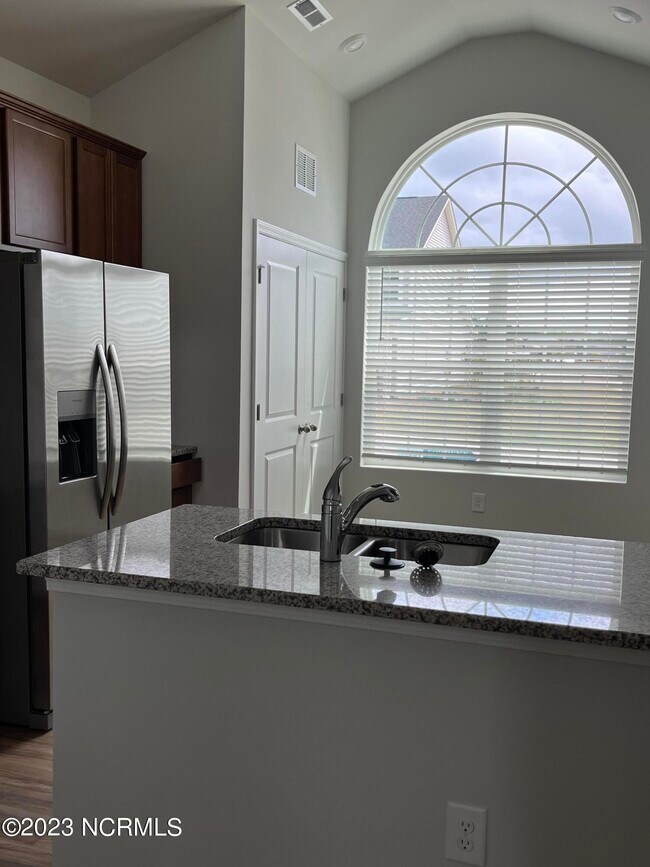 Building Photo - 2896 Summer Townes Wy