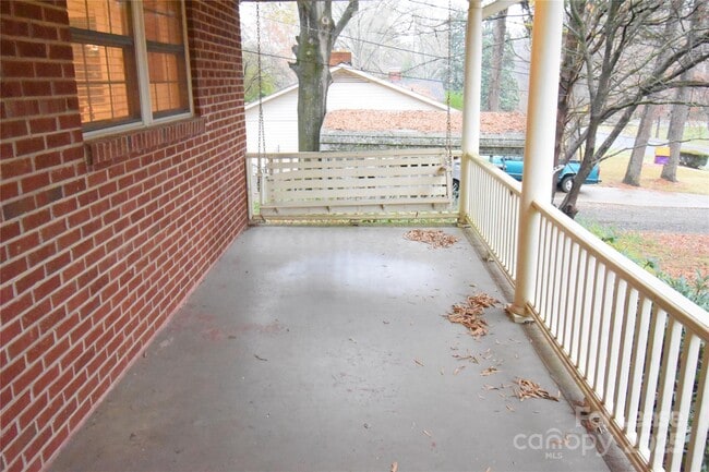 Building Photo - 640 Miramar St NE