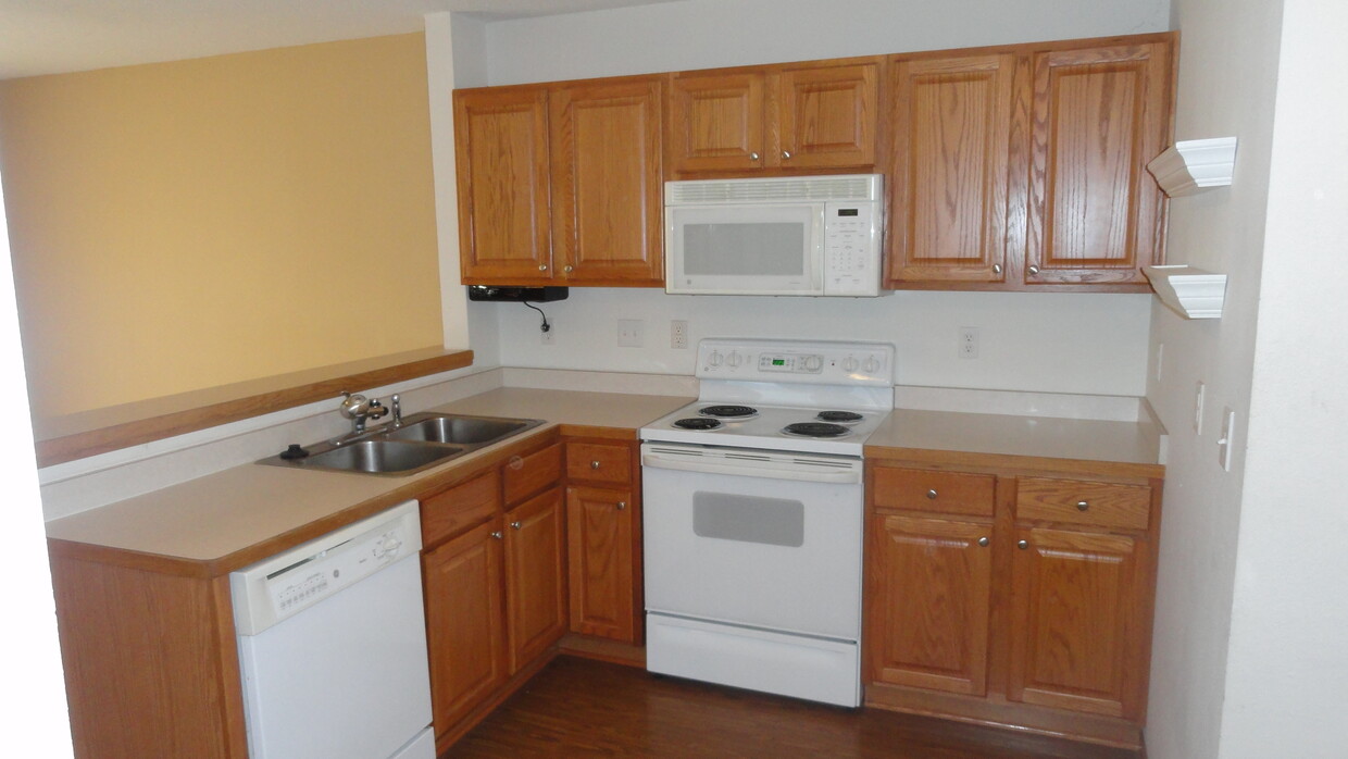 Kitchen, dining room opens to private patio. - 23153 Iris Avenue