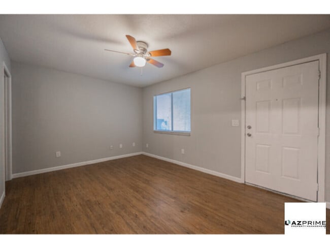 Building Photo - Welcome to this Charming 2/1 Phoenix Apart...