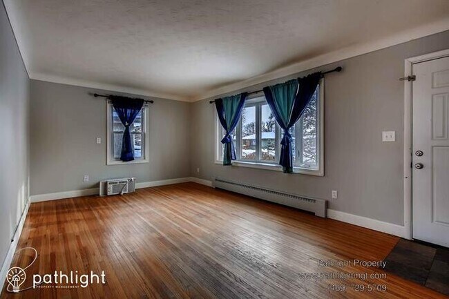 Building Photo - 125 Ash Street East