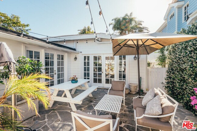 Building Photo - 14811 Drummond St