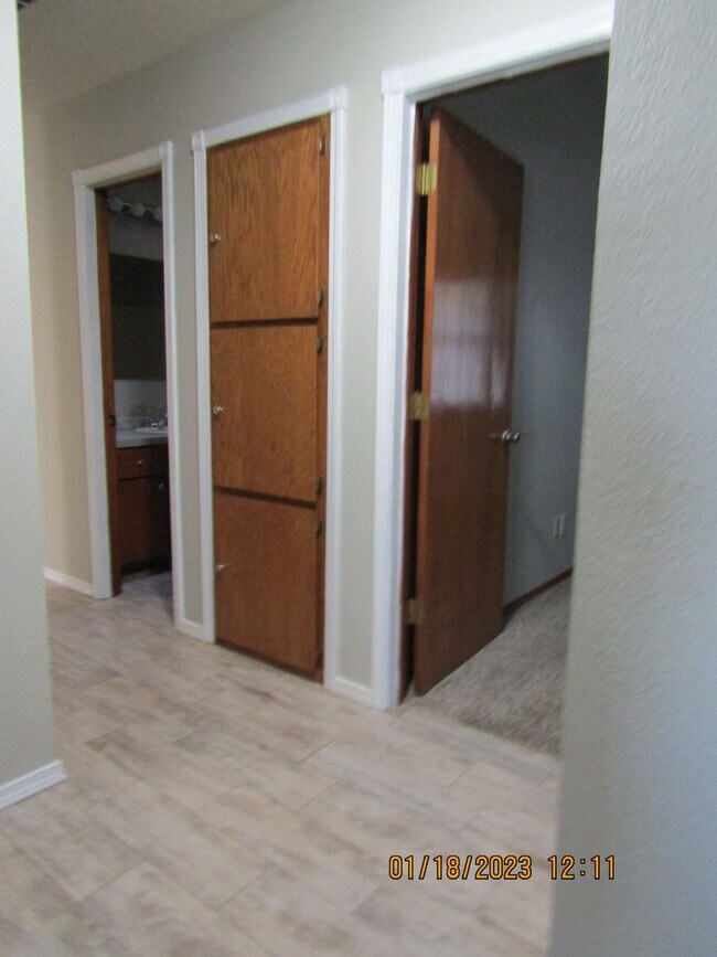 Building Photo - Great Home Located on the Eastside/Sungate...