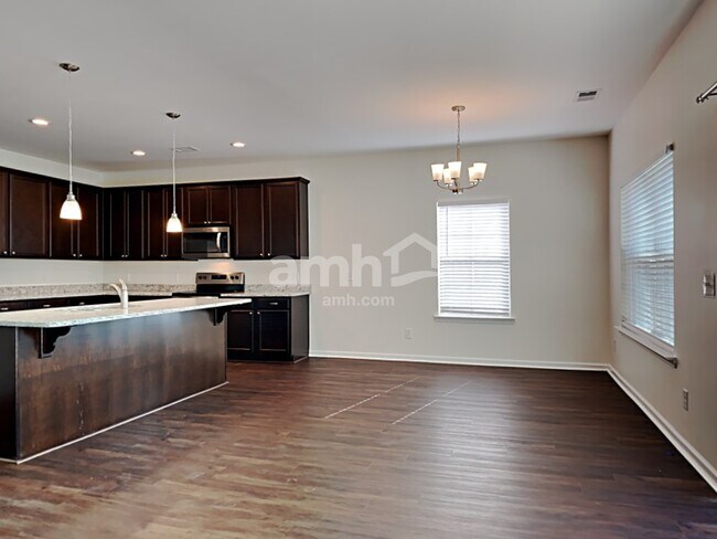 Building Photo - 138 Waverly Way