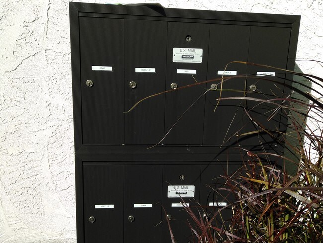 Foto del edificio - 3965 Hamilton St