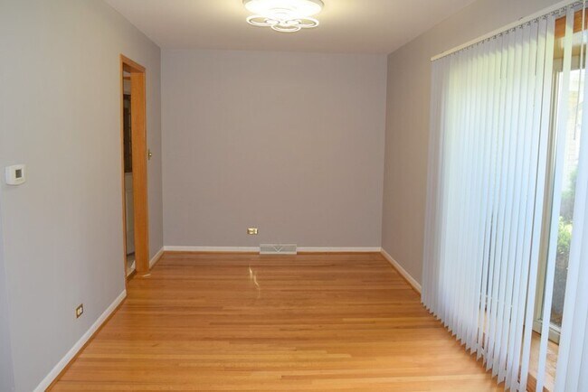 Building Photo - 1443 Phoenix Dr