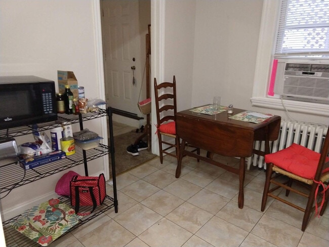 Building Photo - 116 N Church St